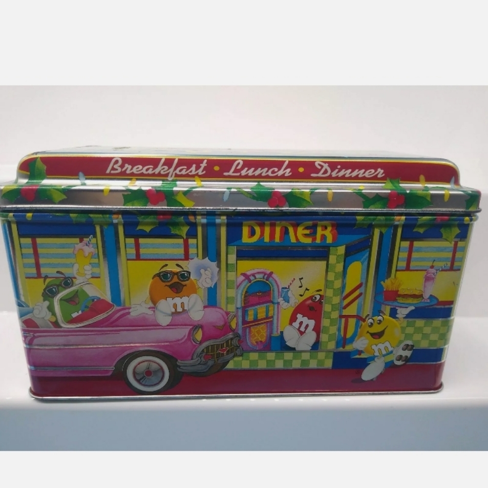 M & M's CHRISTMAS VILLAGE SERIES Tin Canister Dine